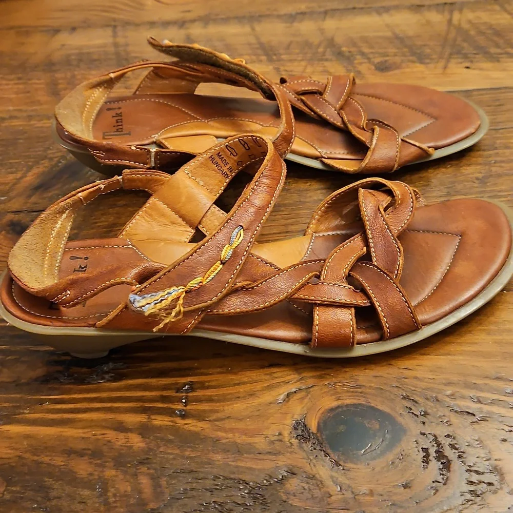 VINTAGE THINK LEATHER SANDALS